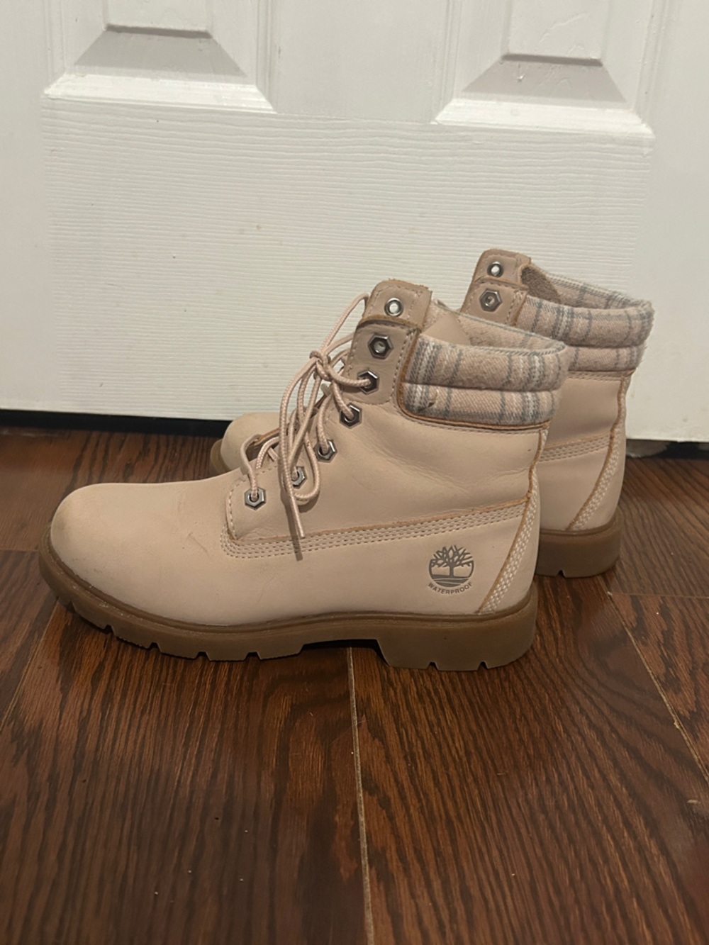 Timberland Women’s Baby Pink Lace-Up Ankle Boots with Plaid Collar